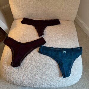 NWOT! Set of 3 Aerie Lace Thongs - Size: S